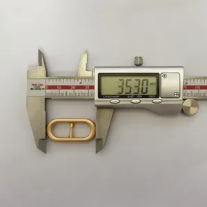 Minimalist oval metal belt buckle adjustable clothing accessory measuring 35mm wide.