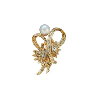 Elegant pearl crystal flower brooch gold tone fashion women suit sweater pin accessories