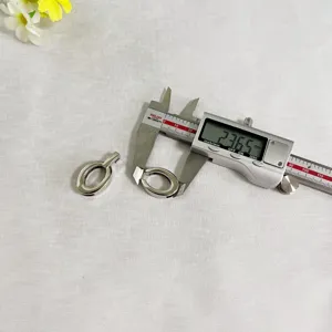 Fibbia per cintura in lega di zinco anello a D chiusura metallica dettaglio, ricambio di qualità.