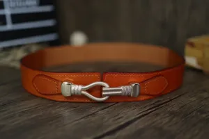 Damen breiter Gurt aus orangefarbenem Echtleder mit silberner Metallschleife modisches Taillenaccessoire