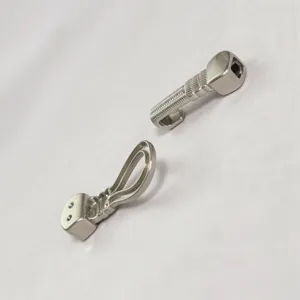 Gedetailleerd uitzicht van metalen legering verbindingsgesp voor DIY kleding en riemaccessoires.