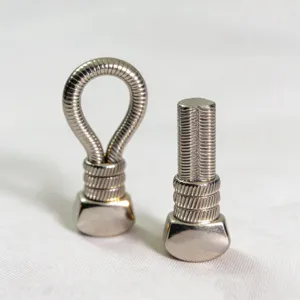 Metalen legering sluiting detailopname, zilverkleurige decoratieve kleding verbindingshardware.