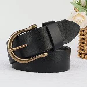 Classic men's genuine leather belt featuring a retro metal horseshoe buckle for daily wear.