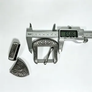 Set di fibbie per cintura in argento vintage inciso, ferramenta floreale in stile occidentale.