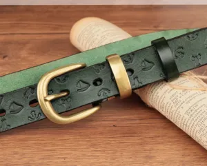 Cinturón de cuero genuino vintage para mujer, hebilla retro verde oscuro, detalles marinos en relieve.