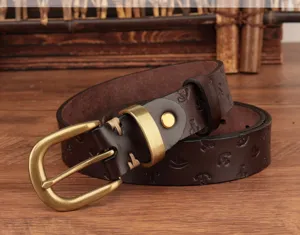 Cinturon de cuero genuino de vaca para mujer estilo vintage con patron grabado y hebilla de metal.