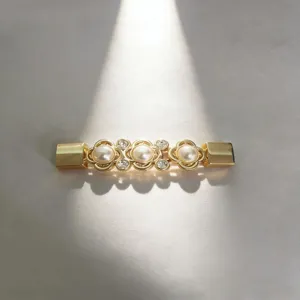 Fibbia per cintura dorata con perle e strass accessorio decorativo elegante da donna