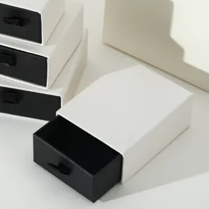 Makro-Detail minimalistische schwarz-weiße Schubladen-Schmuckschatulle mit Bandgriff