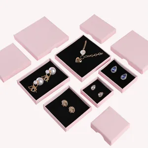 Élégant coffret cadeau bijoux rose texturé pour bagues boucles d'oreilles et colliers
