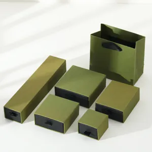 Professionelles Vintage Schmuckschachtel-Set in Grün mit passender Papiertüte Kollektion