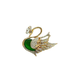 Elegant crystal swan brooch with green stone and gold tone alloy for women fashion suit pin.