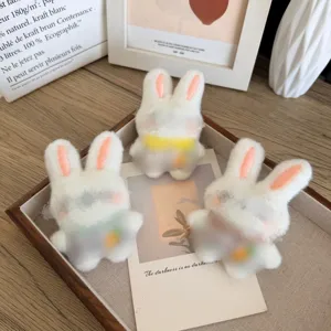 Schattige pluche konijnenpop accessoires voor tassen en kledingdecoratie