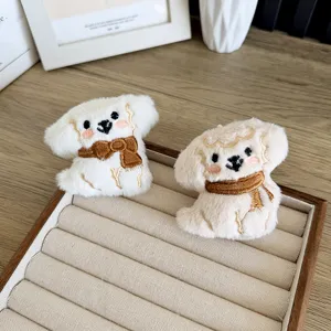 Twee schattige cartoon puppy pluche hangers voor tasdecoratie en broches