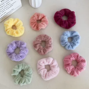 Lot de chouchous en peluche surdimensionnés aux douces teintes pastels d'automne-hiver