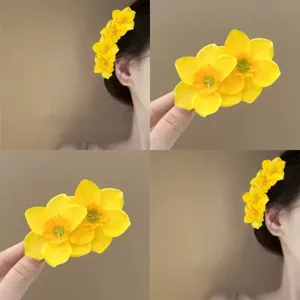 Pince à cheveux fleur de narcisse jaune douce pour un style de vacances élégant