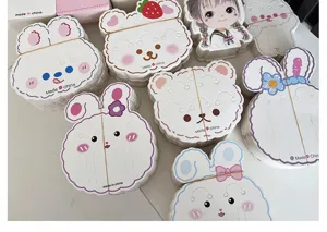 Piles de supports en carton en forme d'animaux mignons pour l'emballage d'accessoires