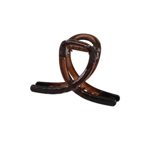 Pince à cheveux 8cm motif écaille de tortue au design croisé élégant pour femme.