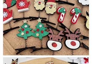 Nahaufnahme von glitzernden Weihnachts-Haarclips mit federnden festlichen Motiven
