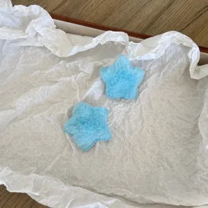Deux adorables accessoires étoile en peluche bleu clair pour pinces à cheveux DIY