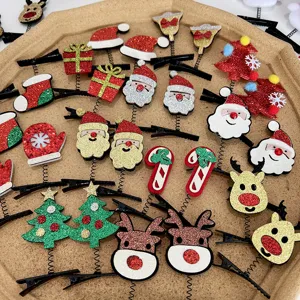 Sortierte Weihnachts-Haarspangen mit Weihnachtsmann-, Rentier- und Baum-Motiven
