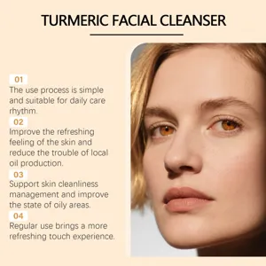Détail du nettoyant facial au curcuma pour un nettoyage profond et un soin rafraîchissant.