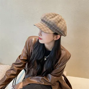 Berretto gavroche a quadri marrone da donna, elegante cappello vintage autunno inverno.