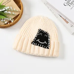 Winter warme dicke Strickmütze für Damen, süßes Patch-Design, kuscheliger Casual-Stil.