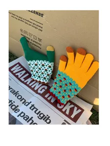 Gants tactiles en tricot mignons pour femmes, gants d'hiver chauds rétro colorés à cinq doigts.