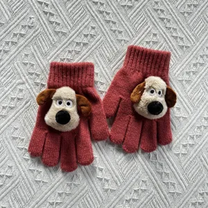 Cute kids winter knitted gloves featuring adorable cartoon puppy plush design, warm thermal gear.