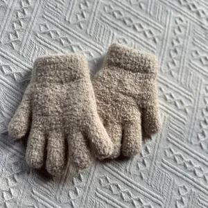 Kids Winter Thickened Knitted Gloves Detail Shot Warm Solid Color Cozy Fuzzy Mittens