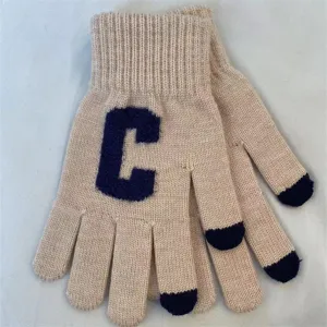 Gants tactiles en tricot chaud pour femmes hiver couleur unie cinq doigts détail lettre C.