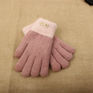 Guanti invernali caldi in maglia touch screen per donne, velluto spesso dolce, vista dettagli.