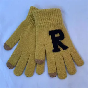 Gants tactiles en tricot chaud d'hiver pour femmes avec un élégant design de lettre R noire.