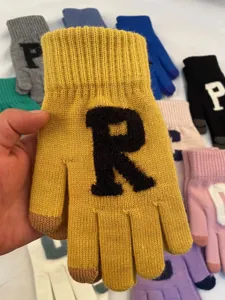 Gants tactiles en tricot chaud d'hiver avec lettre R, gants élégants en laine à cinq doigts