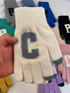 Gants tactiles en tricot chaud d'hiver pour femmes avec design de lettre C quotidien