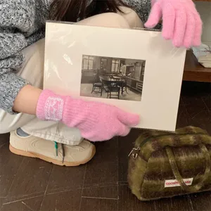 Women knit touch-screen split-finger gloves long warm winter pink gloves detail view