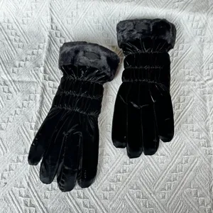Women winter warm touchscreen gloves, glossy down cotton anti-wind gloves with faux fur cuff.
