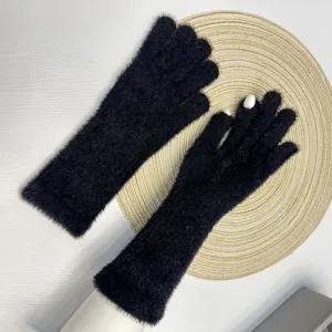 Gants longs tricotés duveteux noirs sans doigts femme hiver chaleur vue de détail produit
