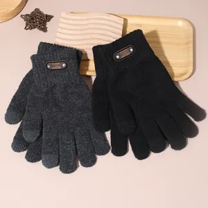Gants d'hiver tricotés pour hommes tactiles chauds en laine à cinq doigts vue détaillée.