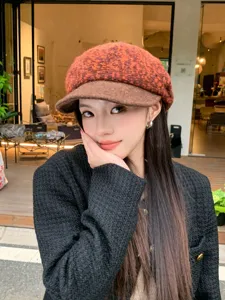 Stylish boucle and woolen soft-brim newsboy cap for women, perfect autumn and winter retro hat.