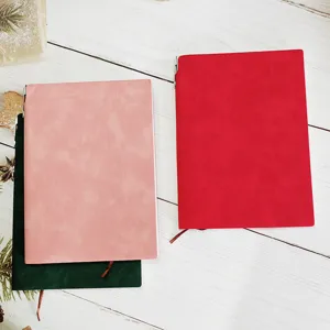 Quaderno in pelle di pecora con portapenna laterale, semplice diario aziendale colorato.