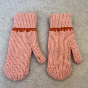 Women winter warm knit mittens cute pink woolen gloves with contrast color wrist cuff detail