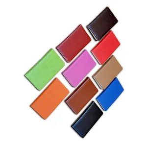 Detalle de cuadernos de cuero PU de colores con opciones de planificador vibrantes.