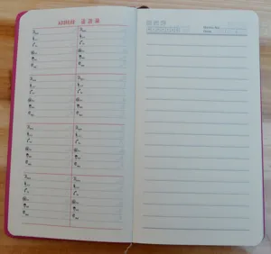 Cuaderno de negocios de piel sintética A5 con libreta de direcciones y páginas de notas rayadas.