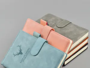 Agenda aziendale A5 con chiusura magnetica, copertina effetto pelle e pagine interne spesse.
