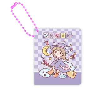 Mini carnet de poche portable avec un joli design de sorcière de dessin animé et chaîne.