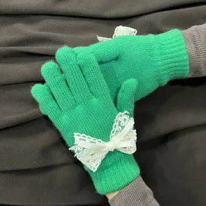 Grüne Strickhandschuhe mit weißer Spitzen-Schleife, süße warme Winterhandschuhe Damen.