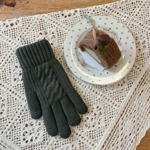 Gants tricotés d'hiver pour hommes tactile, vert foncé gants thermiques chauds par temps froid.