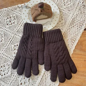 Gants tricotés homme écran tactile hiver chaud épais marron vue détail gros plan