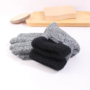 Gants tactiles tricotés pour homme hiver noir gris thermique chaud vue de détail